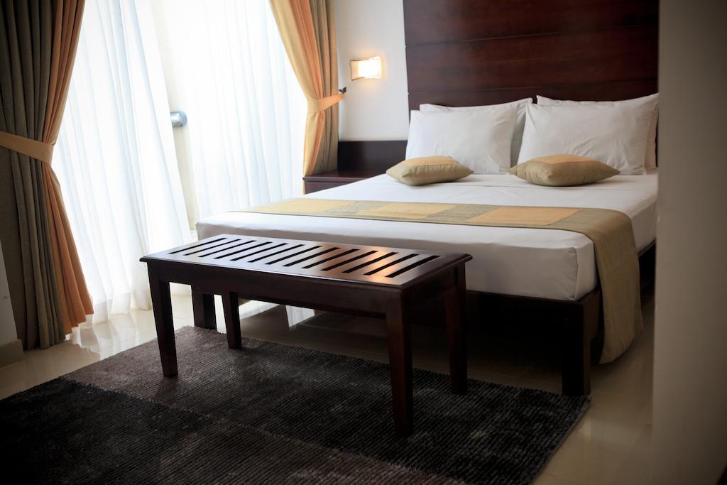 Lavendish Okrin Hotel Kataragama Szoba fotó
