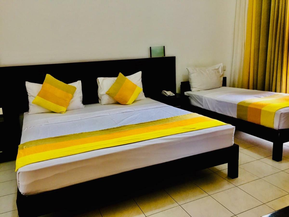 Lavendish Okrin Hotel Kataragama Kültér fotó